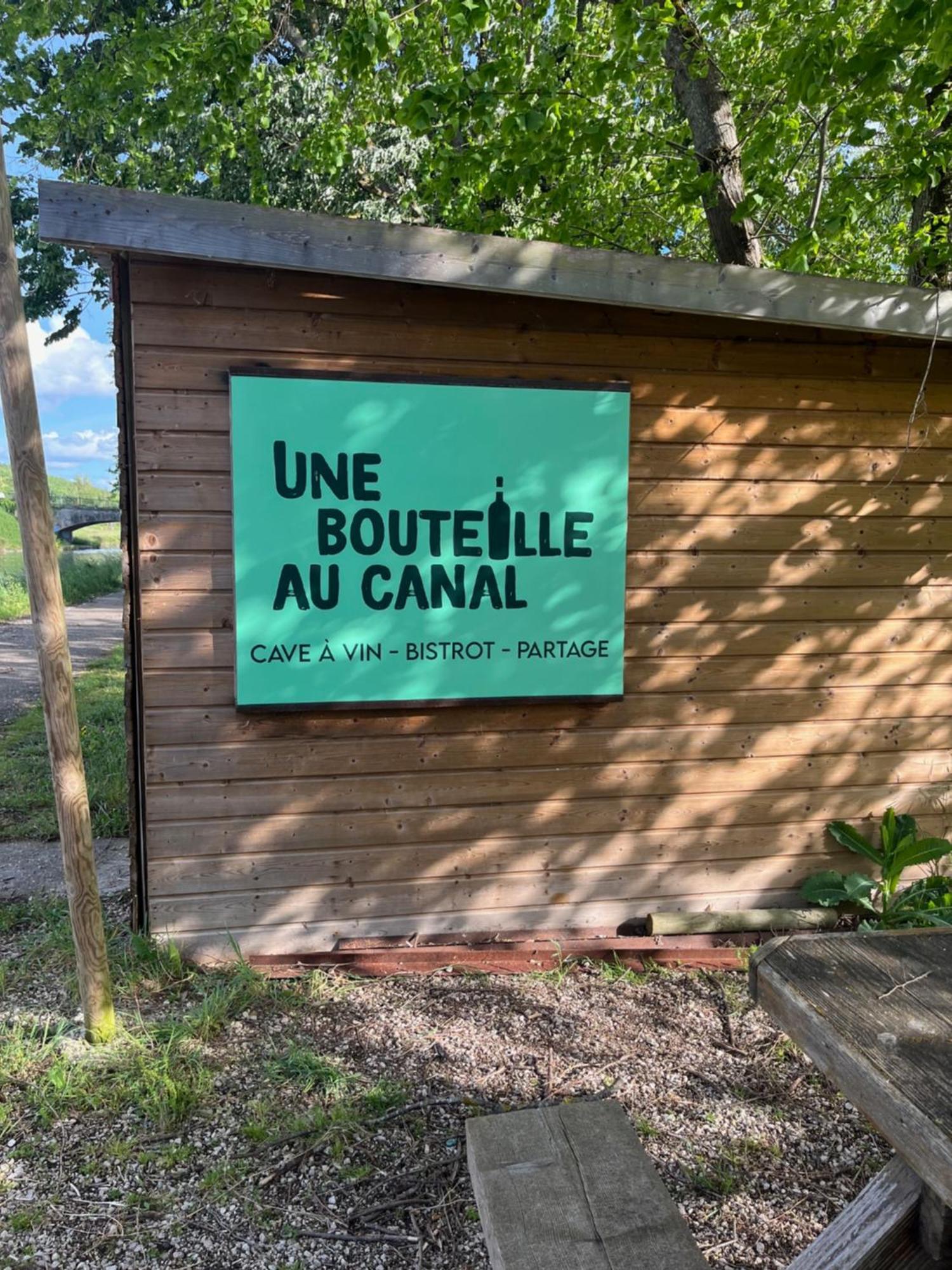Une Bouteille Au Canal Dieupentale Exterior photo